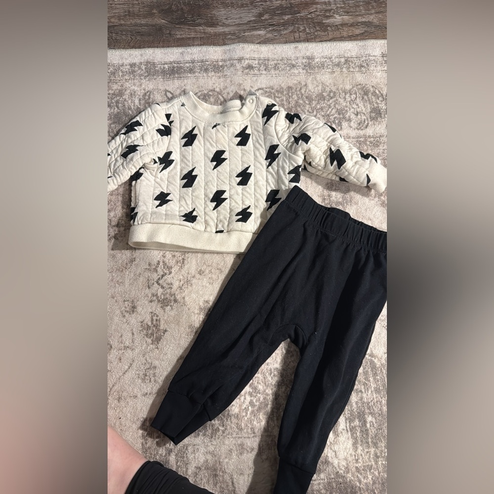 Cat & Jack Cream and Black Kids Matching Set